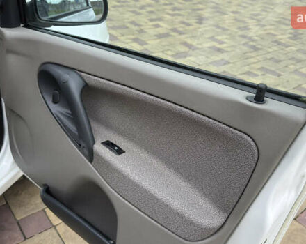 Білий ВАЗ 1117 Калина, об'ємом двигуна 1.4 л та пробігом 19 тис. км за 3950 $, фото 140 на Automoto.ua