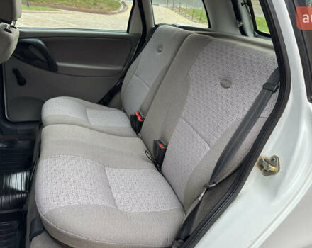 Белый ВАЗ 1117 Калина, объемом двигателя 1.4 л и пробегом 19 тыс. км за 3590 $, фото 119 на Automoto.ua