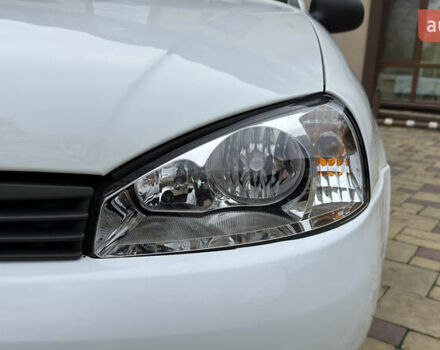 Белый ВАЗ 1117 Калина, объемом двигателя 1.4 л и пробегом 19 тыс. км за 3700 $, фото 28 на Automoto.ua