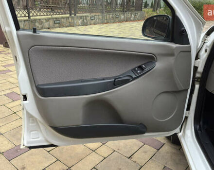 Білий ВАЗ 1117 Калина, об'ємом двигуна 1.4 л та пробігом 19 тис. км за 3950 $, фото 81 на Automoto.ua