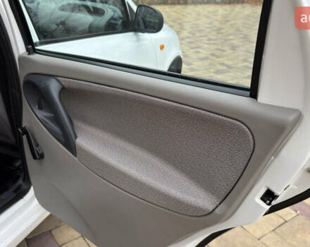 Белый ВАЗ 1117 Калина, объемом двигателя 1.4 л и пробегом 19 тыс. км за 3599 $, фото 126 на Automoto.ua