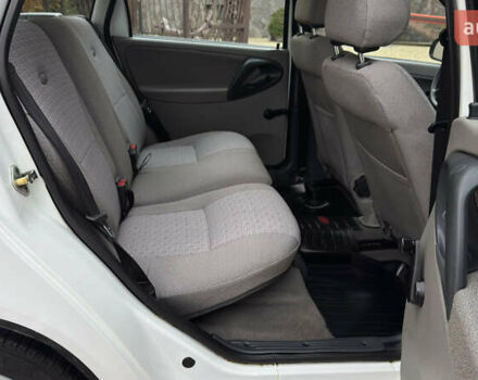 Білий ВАЗ 1117 Калина, об'ємом двигуна 1.4 л та пробігом 19 тис. км за 3950 $, фото 130 на Automoto.ua