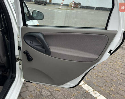 ВАЗ 1117 Калина 2009 в Кременчуге на Automoto.ua Белый ВАЗ 1117 Калина, объемом двигателя 1.4 л и пробегом 19 тыс. км за 3950 $, фото 112 на Automoto.ua