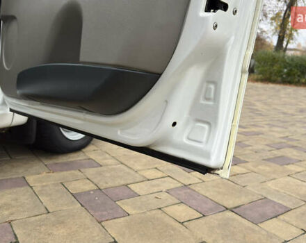 Белый ВАЗ 1117 Калина, объемом двигателя 1.4 л и пробегом 19 тыс. км за 3700 $, фото 141 на Automoto.ua