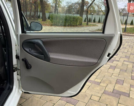 Белый ВАЗ 1117 Калина, объемом двигателя 1.4 л и пробегом 19 тыс. км за 3590 $, фото 124 на Automoto.ua