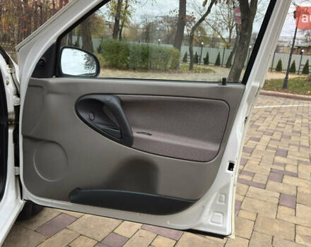 Белый ВАЗ 1117 Калина, объемом двигателя 1.4 л и пробегом 19 тыс. км за 3590 $, фото 138 на Automoto.ua