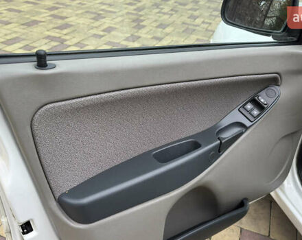 Білий ВАЗ 1117 Калина, об'ємом двигуна 1.4 л та пробігом 19 тис. км за 3950 $, фото 82 на Automoto.ua