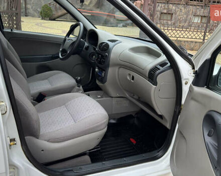 Белый ВАЗ 1117 Калина, объемом двигателя 1.4 л и пробегом 19 тыс. км за 3590 $, фото 142 на Automoto.ua