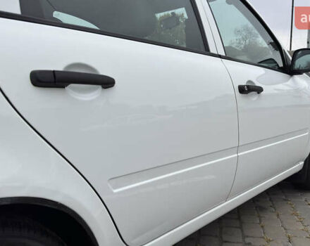 ВАЗ 1117 Калина 2009 в Кременчуге на Automoto.ua Белый ВАЗ 1117 Калина, объемом двигателя 1.4 л и пробегом 19 тыс. км за 3950 $, фото 48 на Automoto.ua