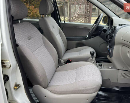 Белый ВАЗ 1117 Калина, объемом двигателя 1.4 л и пробегом 19 тыс. км за 3700 $, фото 147 на Automoto.ua