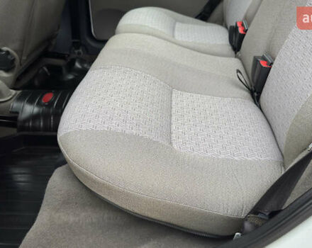 Белый ВАЗ 1117 Калина, объемом двигателя 1.4 л и пробегом 19 тыс. км за 3700 $, фото 121 на Automoto.ua