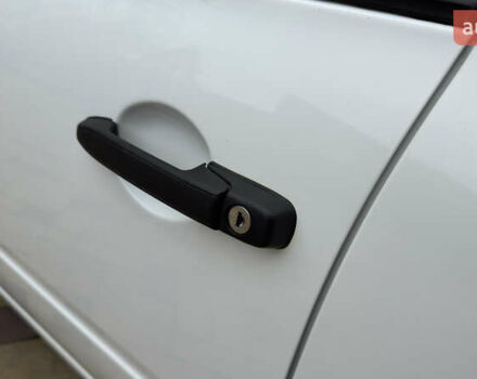 Белый ВАЗ 1117 Калина, объемом двигателя 1.4 л и пробегом 19 тыс. км за 3599 $, фото 71 на Automoto.ua