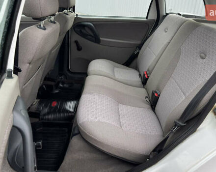 ВАЗ 1117 Калина 2009 в Кременчуге на Automoto.ua Белый ВАЗ 1117 Калина, объемом двигателя 1.4 л и пробегом 19 тыс. км за 3950 $, фото 107 на Automoto.ua