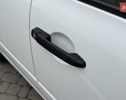 ВАЗ 1117 Калина 2009 в Кременчуге на Automoto.ua Белый ВАЗ 1117 Калина, объемом двигателя 1.4 л и пробегом 19 тыс. км за 3950 $, фото 41 на Automoto.ua