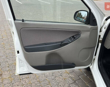 ВАЗ 1117 Калина 2009 в Кременчуге на Automoto.ua Белый ВАЗ 1117 Калина, объемом двигателя 1.4 л и пробегом 19 тыс. км за 3950 $, фото 80 на Automoto.ua