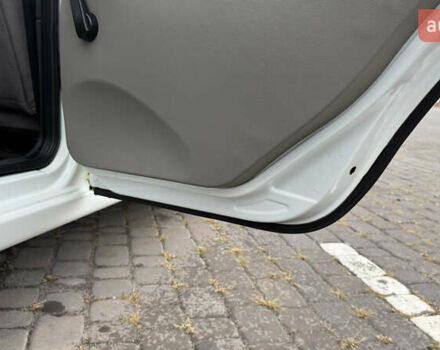 ВАЗ 1117 Калина 2009 в Кременчуге на Automoto.ua Белый ВАЗ 1117 Калина, объемом двигателя 1.4 л и пробегом 19 тыс. км за 3950 $, фото 114 на Automoto.ua