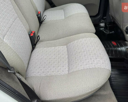 ВАЗ 1117 Калина 2009 в Кременчуге на Automoto.ua Белый ВАЗ 1117 Калина, объемом двигателя 1.4 л и пробегом 19 тыс. км за 3950 $, фото 119 на Automoto.ua