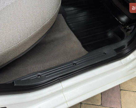 Белый ВАЗ 1117 Калина, объемом двигателя 1.4 л и пробегом 19 тыс. км за 3599 $, фото 134 на Automoto.ua