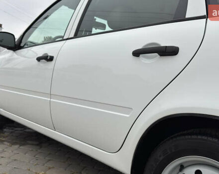 ВАЗ 1117 Калина 2009 в Кременчуге на Automoto.ua Белый ВАЗ 1117 Калина, объемом двигателя 1.4 л и пробегом 19 тыс. км за 3950 $, фото 65 на Automoto.ua