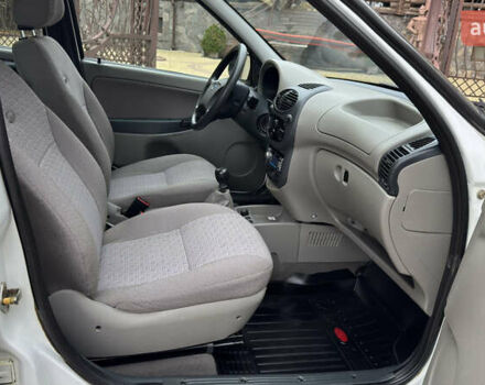 Белый ВАЗ 1117 Калина, объемом двигателя 1.4 л и пробегом 19 тыс. км за 3700 $, фото 144 на Automoto.ua