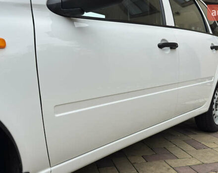 Білий ВАЗ 1117 Калина, об'ємом двигуна 1.4 л та пробігом 19 тис. км за 3950 $, фото 76 на Automoto.ua