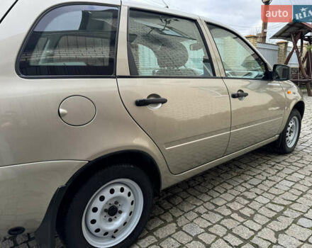 Бежевый ВАЗ 1117 Калина, объемом двигателя 1.6 л и пробегом 60 тыс. км за 3550 $, фото 7 на Automoto.ua