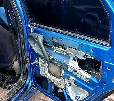 Синий ВАЗ 1117 Калина, объемом двигателя 1.6 л и пробегом 200 тыс. км за 1000 $, фото 7 на Automoto.ua