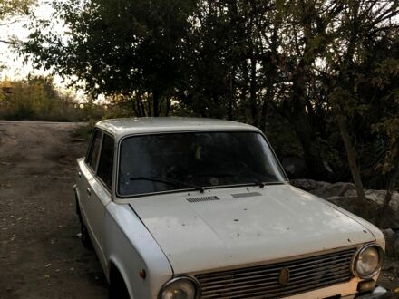ВАЗ 2101 1971 в Никополе на Automoto.ua Белый ВАЗ 2101, объемом двигателя 0 л и пробегом 100 тыс. км за 486 $, фото 1 на Automoto.ua