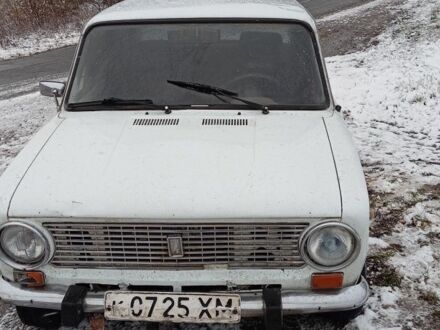 ВАЗ 2101 1974 в Старой Синяве на Automoto.ua Белый ВАЗ 2101, объемом двигателя 2 л и пробегом 50 тыс. км за 700 $, фото 1 на Automoto.ua