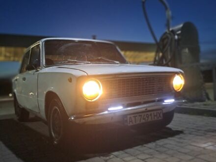 ВАЗ 2101 1975 у Івано-Франківську на Automoto.ua Білий ВАЗ 2101, об'ємом двигуна 1.3 л та пробігом 300 тис. км за 363 $, фото 1 на Automoto.ua