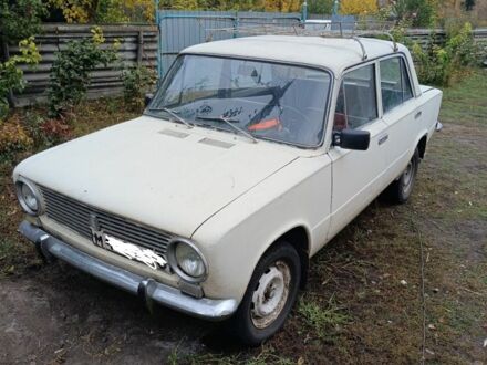 ВАЗ 2101 1976 в Полтаве на Automoto.ua Белый ВАЗ 2101, объемом двигателя 1 л и пробегом 60 тыс. км за 242 $, фото 1 на Automoto.ua