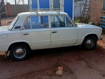 ВАЗ 2101 1976 у Кривому Розі на Automoto.ua Білий ВАЗ 2101, об'ємом двигуна 11 л та пробігом 120 тис. км за 750 $, фото 1 на Automoto.ua