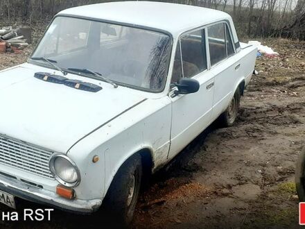 ВАЗ 2101 1977 в Звенигородка на Automoto.ua Белый ВАЗ 2101, объемом двигателя 13 л и пробегом 0 тыс. км за 385 $, фото 1 на Automoto.ua