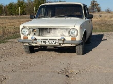 ВАЗ 2101 1975 в Апостолове на Automoto.ua Бежевый ВАЗ 2101, объемом двигателя 1.2 л и пробегом 95 тыс. км за 286 $, фото 1 на Automoto.ua