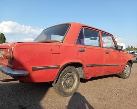 ВАЗ 2101 1976 в Черкассах на Automoto.ua Красный ВАЗ 2101, объемом двигателя 0 л и пробегом 93 тыс. км за 369 $, фото 1 на Automoto.ua