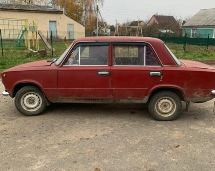 Красный ВАЗ 2101, объемом двигателя 1.3 л и пробегом 200 тыс. км за 309 $, фото 2 на Automoto.ua
