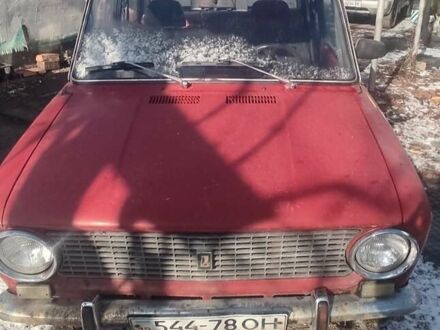 ВАЗ 2101 1972 у Черкасах на Automoto.ua Червоний ВАЗ 2101, об'ємом двигуна 1.3 л та пробігом 300 тис. км за 650 $, фото 1 на Automoto.ua