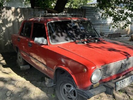 ВАЗ 2101 1974 в Днепре (Днепропетровске) на Automoto.ua Красный ВАЗ 2101, объемом двигателя 0 л и пробегом 100 тыс. км за 600 $, фото 1 на Automoto.ua