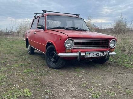 ВАЗ 2101 1975 в Буске на Automoto.ua Красный ВАЗ 2101, объемом двигателя 1.3 л и пробегом 50 тыс. км за 450 $, фото 1 на Automoto.ua