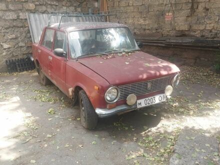ВАЗ 2101 1975 у Одесі на Automoto.ua Червоний ВАЗ 2101, об'ємом двигуна 0 л та пробігом 1 тис. км за 200 $, фото 1 на Automoto.ua