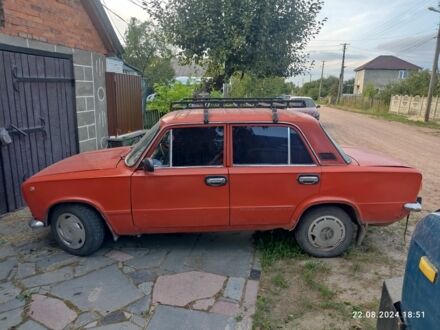 ВАЗ 2101 1977 в Черняхове на Automoto.ua Красный ВАЗ 2101, объемом двигателя 1 л и пробегом 100 тыс. км за 437 $, фото 1 на Automoto.ua