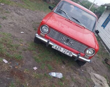 Красный ВАЗ 2101, объемом двигателя 1.5 л и пробегом 300 тыс. км за 350 $, фото 1 на Automoto.ua