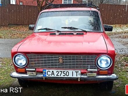 ВАЗ 2101 1980 у Корсунь-Шевченковском на Automoto.ua Червоний ВАЗ 2101, об'ємом двигуна 1.3 л та пробігом 90 тис. км за 500 $, фото 1 на Automoto.ua