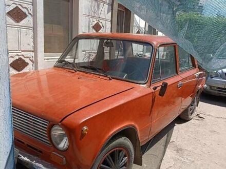 ВАЗ 2101 1980 в Новомосковске на Automoto.ua Красный ВАЗ 2101, объемом двигателя 1.3 л и пробегом 300 тыс. км за 365 $, фото 1 на Automoto.ua