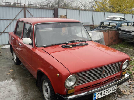 Красный ВАЗ 2101, объемом двигателя 1.5 л и пробегом 210 тыс. км за 700 $, фото 1 на Automoto.ua