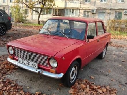 Красный ВАЗ 2101, объемом двигателя 1.2 л и пробегом 400 тыс. км за 400 $, фото 1 на Automoto.ua