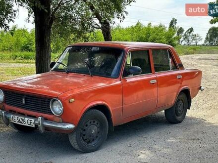 ВАЗ 2101 1984 у Новомосковске на Automoto.ua Червоний ВАЗ 2101, об'ємом двигуна 1.3 л та пробігом 100 тис. км за 700 $, фото 1 на Automoto.ua