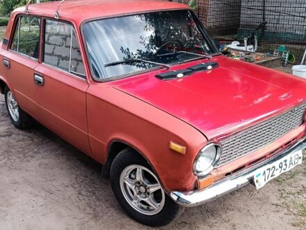 Красный ВАЗ 2101, объемом двигателя 1 л и пробегом 400 тыс. км за 534 $, фото 1 на Automoto.ua