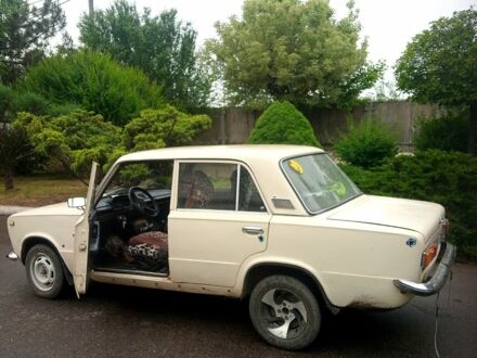 ВАЗ 2101 1975 у Кривому Розі на Automoto.ua ВАЗ 2101, об'ємом двигуна 1.3 л та пробігом 0 тис. км за 670 $, фото 1 на Automoto.ua
