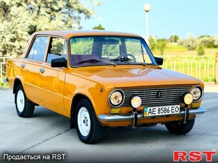ВАЗ 2101 1986 у Новомосковске на Automoto.ua ВАЗ 2101, об'ємом двигуна 1.3 л та пробігом 200 тис. км за 999 $, фото 1 на Automoto.ua